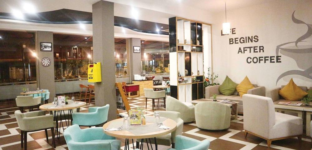 Hotel Golden Tulip Essential Belitung à Tanjung Pandan Extérieur photo